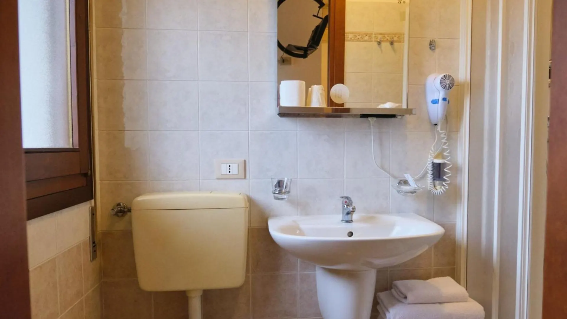 Room In Bb - Twin Or Double Room In A Lovely Bb In Porto Viro Italy