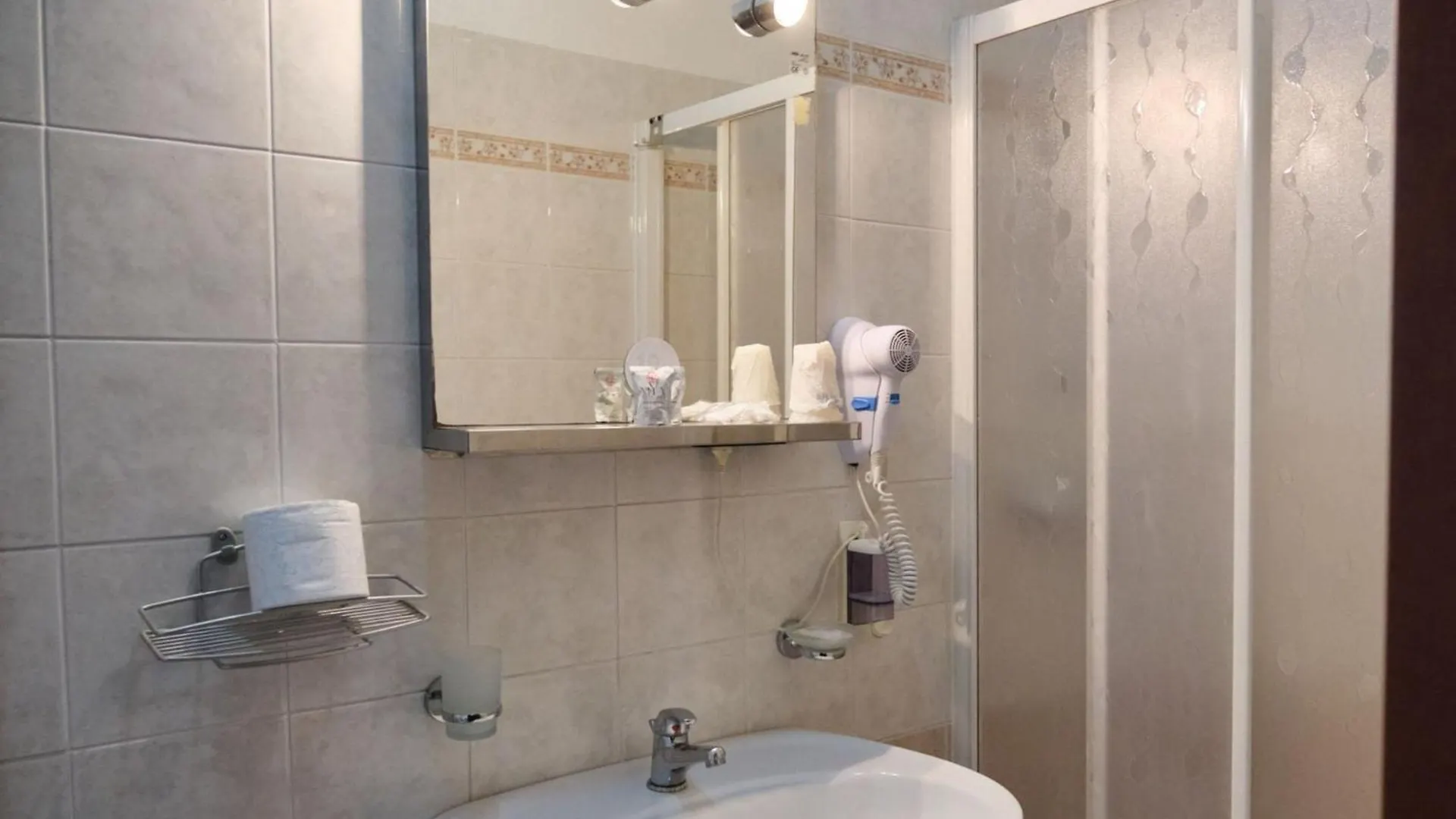 Room In Bb - Twin Or Double Room In A Lovely Bb In Porto Viro Guest house