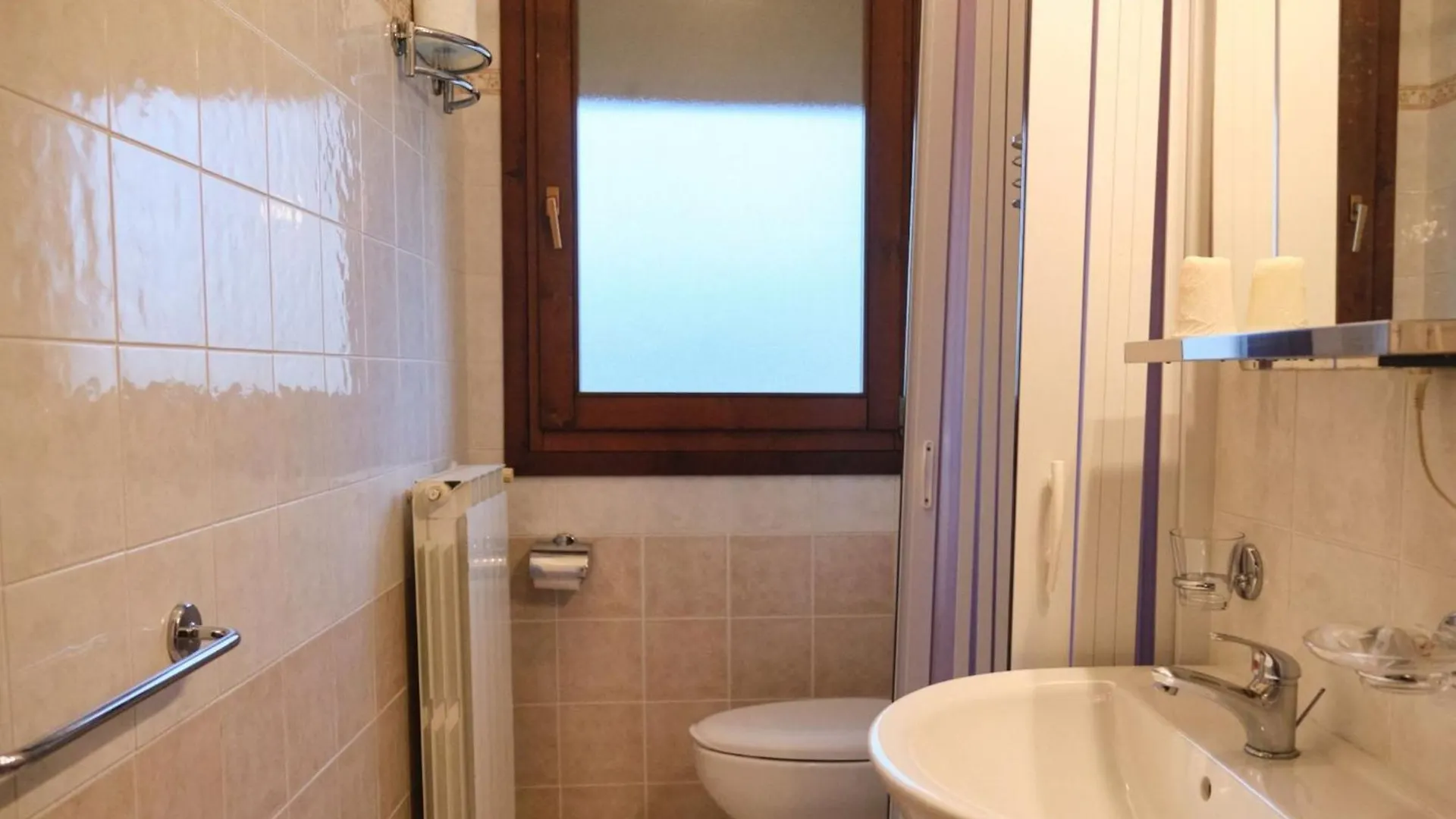 Room In Bb - Twin Or Double Room In A Lovely Bb In Porto Viro 0*,